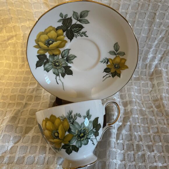 Queen Anne Fine Bone China TeaCup And Saucer Yellow green Floral With Gold Trim - Picture 2 of 8